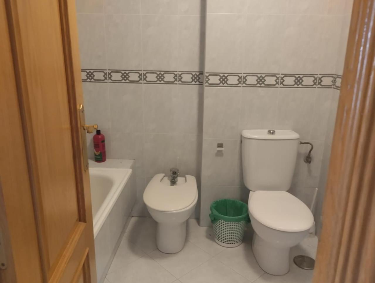 Spacious With Private Key And Wifi Privatunterkunft Granada